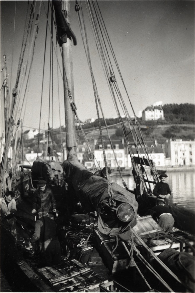 AUDIERNE RETOUR DE PECHE ANCIEN BATEAU DU PORT.tif