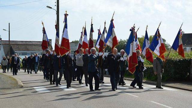 un-hommage-aux-resistants-tombes-la-croix-rouge